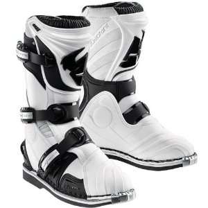   Youth Quadrant Boots , Color White, Size 2 XF3411 0190 Automotive