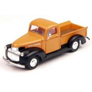  HO 1941 1946 Chevrolet Pickup, Omaha Orange Toys & Games