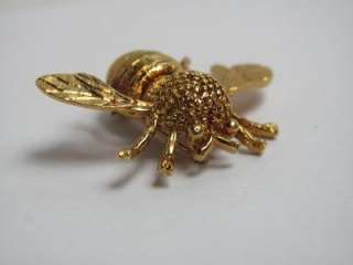 This MAGNIFICENTLY detailed 18K Yellow Gold Bumble Bee Pin has been v 