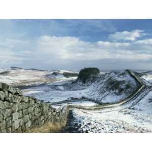  Hadrians Wall, Unesco World Heritage Site, in Snowy 