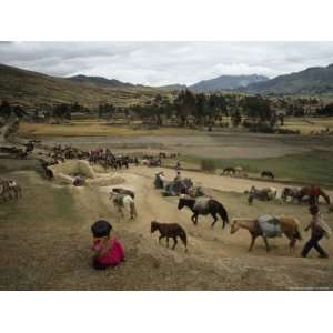  People in the Andean Highlands of Peru Gather For a Weekly 