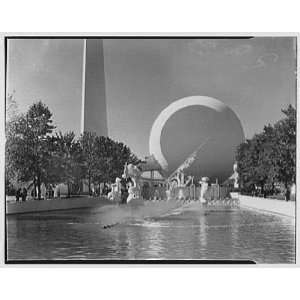   views. Fountains, sundial, trylon and perisphere 1940