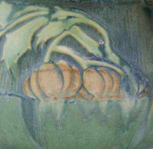 ROSEVILLE BANEDA 5 x 7.5 JARDINIERE PUMPKIN FRUIT IN GREEN FROST 