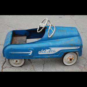 This toy pedal car is in very nice original condition. Structurally 