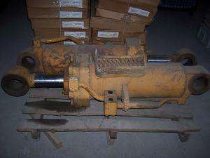 Komatsu 355 A Dozer Ripper Lift Cylinders  