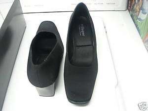 Womens 6 1/2 Black High Heeled Shoes by Villager  