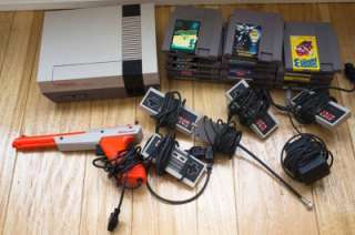 ORIGINAL NINTENDO NES GAME SYSTEM WITH 17 GAMES AND GUN WORKS 