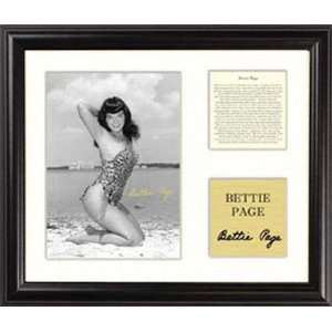  Bettie Page   Beach Kneeling   Framed 5 x 7 Photograph 
