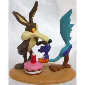   Tunes Wile E Coyote and Road Runner 3 Ceramic Figure Toys & Games