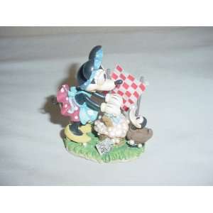  Disney Minnie Mouse Scrubing Clothes Figurine Everything 