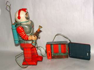 1950s NOMURA SPACEMAN ROBOT REMOTE CONTROL BATTERY OP MADE IN JAPAN 